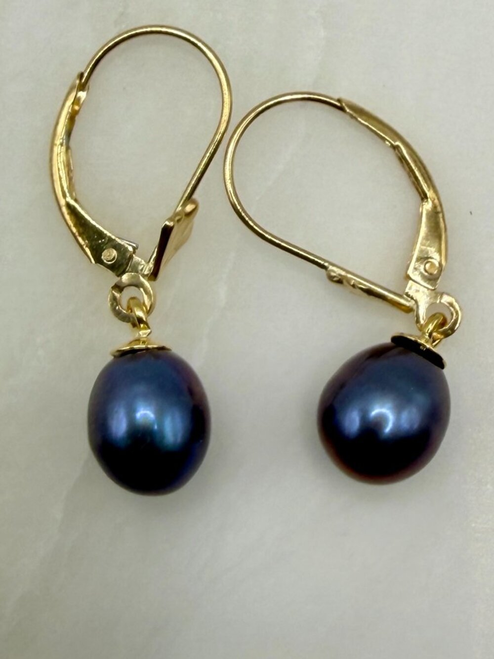 14K Gold Dark Purple Pearl Drop Earrings Dainty Vintage Leverback Description:
